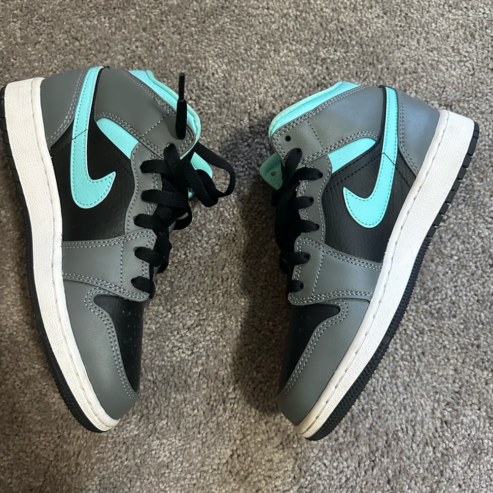 Nike Air Jordan’s 4.5 fit 6.5 in women’s